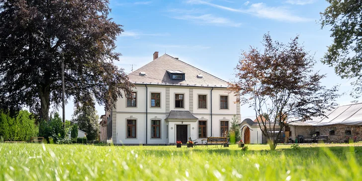 Jeseníky: apartmány až pro 8 osob v bývalém zámku, možnost snídaní na pokoj