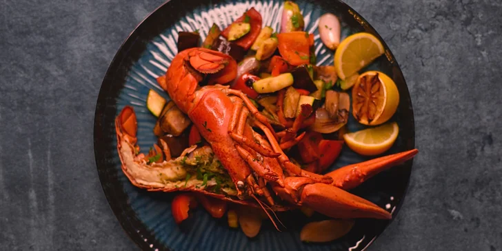 Menu s mořskými plody, kanadským humrem, středomořskými sýry a fondantem pro 2 osoby
