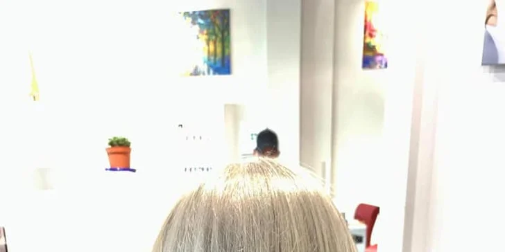 Nový účes pro dámy: střih, barvení nebo melír s foukanou