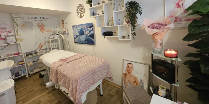 Kosmetické ošetření: hydratační i anti-age péče, barvení řas a obočí