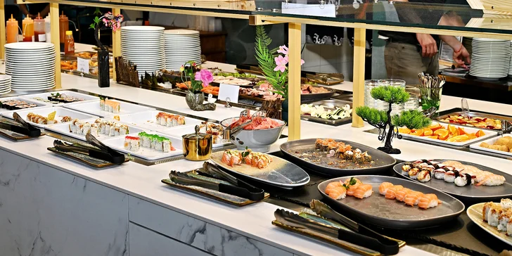 All you can eat sushi a grill v OC Quadrio pro 1 nebo 2 osoby: oběd i večeře, 1,5 hodiny konzumace