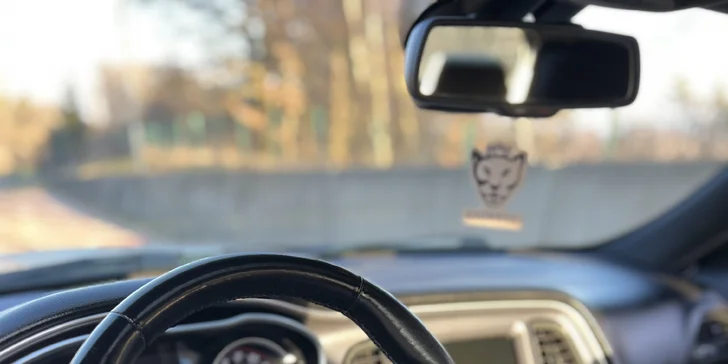 Zapůjčení vozu Dodge Challenger s výkonem 330 koní na 12 hod. až celý víkend