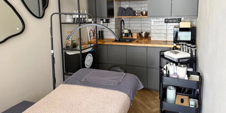 Kosmetické ošetření s radiofrekvencí i liftingová masáž kamenem gua sha (60–90 min.)