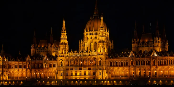 Pohádková Budapešť: vyhlídková plavba po Dunaji i varianty s nápoji a večerní plavba s folklorním programem
