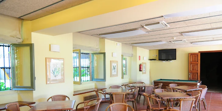 Rodinná dovolená na španělském pobřeží: 4* apartmány s polopenzí, bazén, animační program