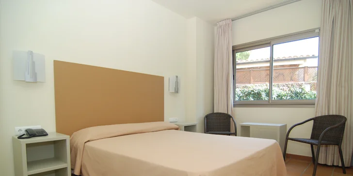 Rodinná dovolená na španělském pobřeží: 4* apartmány s polopenzí, bazén, animační program