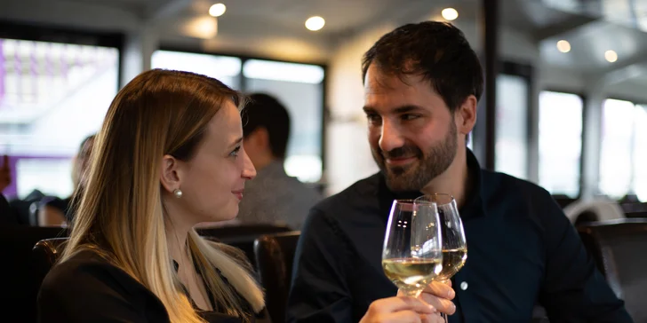 Pohádková Budapešť: vyhlídková plavba po Dunaji i varianty s nápoji a večerní plavba s folklorním programem