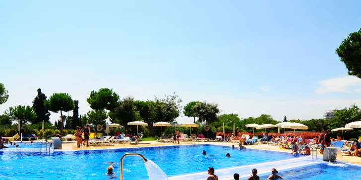 Rodinná dovolená na španělském pobřeží: 4* apartmány s polopenzí, bazén, animační program