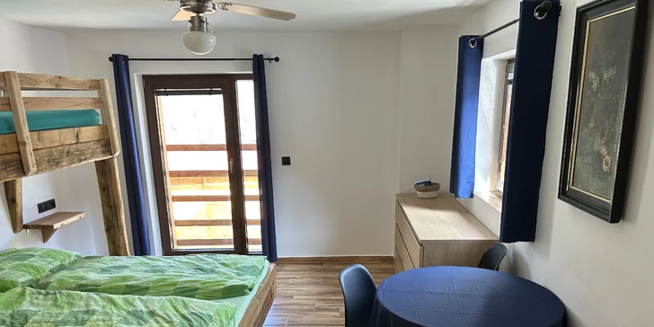 Penzion s půjčovnou raftů: apartmány až pro 7 osob, vč. kuchyně a zahrady s ohništěm, 9 km od Lipna