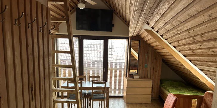 Penzion s půjčovnou raftů: apartmány až pro 7 osob, vč. kuchyně a zahrady s ohništěm, 9 km od Lipna