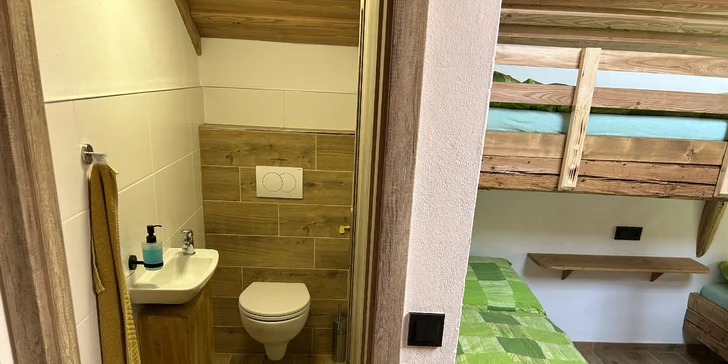 Penzion s půjčovnou raftů: apartmány až pro 7 osob, vč. kuchyně a zahrady s ohništěm, 9 km od Lipna