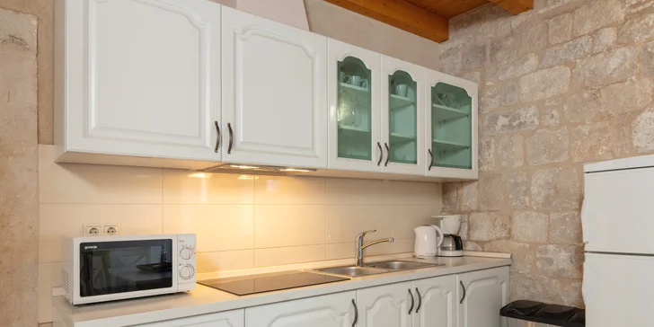 Nově zrekonstruovaný apartmán v Omiši přímo u písečné pláže pro 2–4 osoby