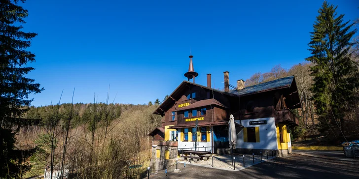 Nově zrekonstruovaný lovecký zámeček nad Libercem se snídaní pro 2–4 výletníky