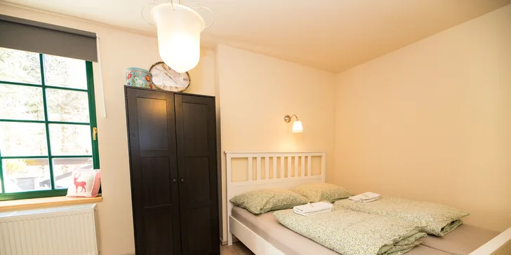 Pobyt na úpatí Jizerek: pro partu i rodinu, snídaně i degustace vín