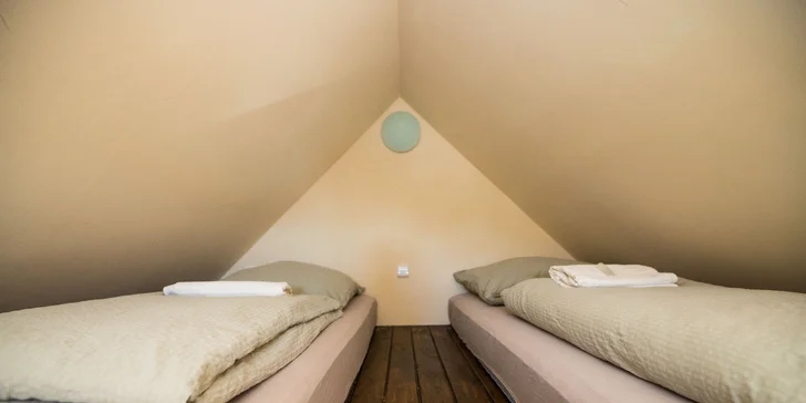Pobyt na úpatí Jizerek: pro partu i rodinu, snídaně i degustace vín