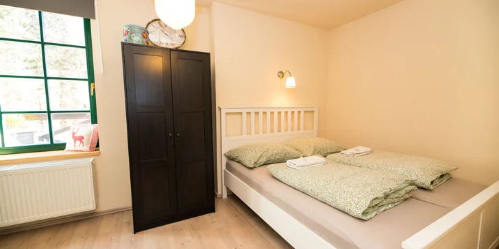 Pobyt na úpatí Jizerek: pro partu i rodinu, snídaně i degustace vín