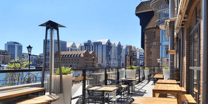 Moderní hotel v centru Gdaňsku, přímo u řeky a starého jeřábu: snídaně a neomezeně sauna