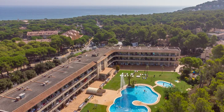 Španělská Costa Brava: příjemný hotel kousek od pláže a neomezeně bazén