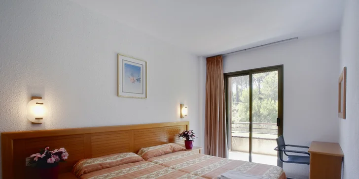 Španělská Costa Brava: příjemný hotel kousek od pláže a neomezeně bazén