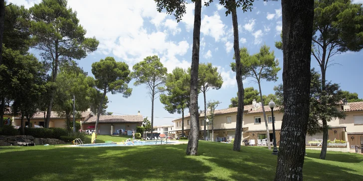 Španělská Costa Brava: příjemný hotel kousek od pláže a neomezeně bazén