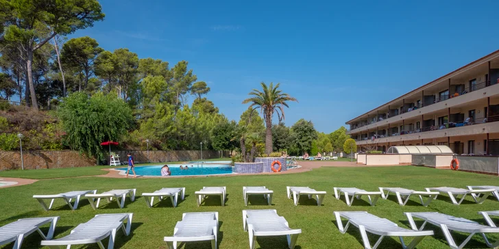 Španělská Costa Brava: příjemný hotel kousek od pláže a neomezeně bazén