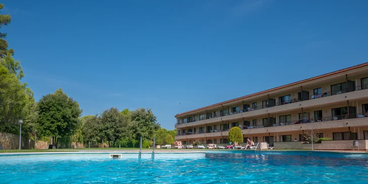Španělská Costa Brava: příjemný hotel kousek od pláže a neomezeně bazén