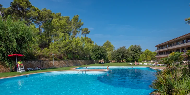 Španělská Costa Brava: příjemný hotel kousek od pláže a neomezeně bazén