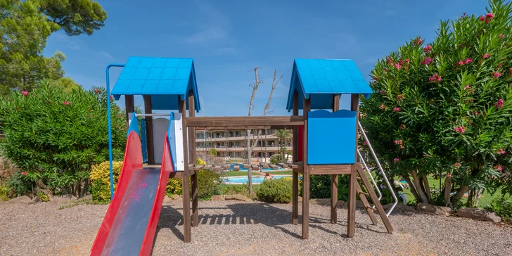 Španělská Costa Brava: příjemný hotel kousek od pláže a neomezeně bazén