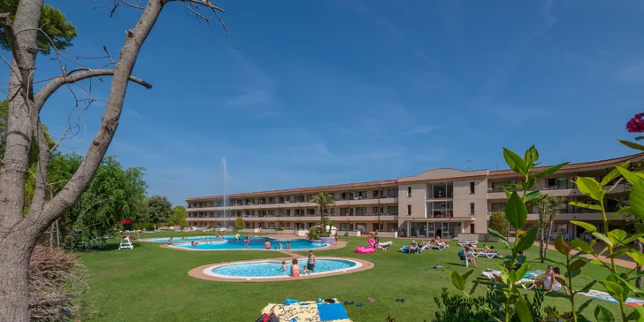 Španělská Costa Brava: příjemný hotel kousek od pláže a neomezeně bazén
