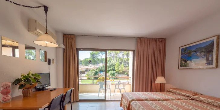 Španělská Costa Brava: příjemný hotel kousek od pláže a neomezeně bazén