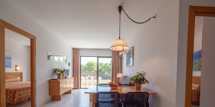 Španělská Costa Brava: příjemný hotel kousek od pláže a neomezeně bazén