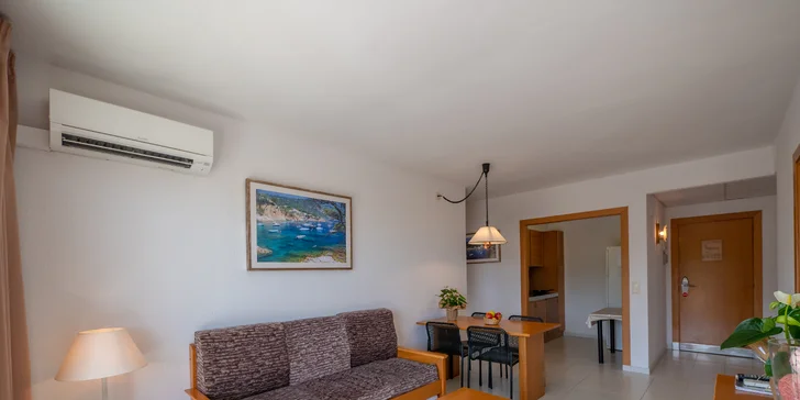 Španělská Costa Brava: příjemný hotel kousek od pláže a neomezeně bazén