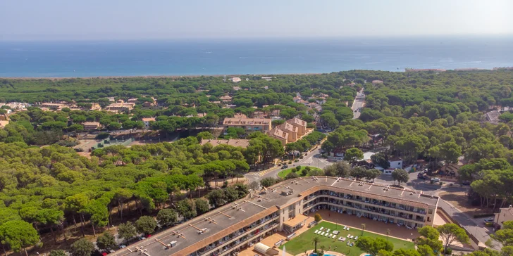 Španělská Costa Brava: příjemný hotel kousek od pláže a neomezeně bazén