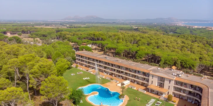 Španělská Costa Brava: příjemný hotel kousek od pláže a neomezeně bazén