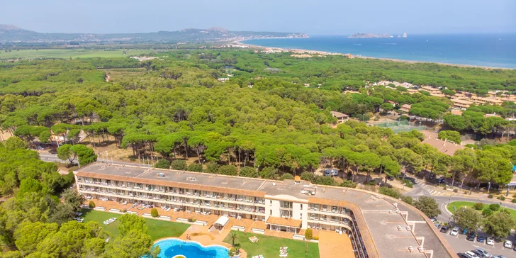 Španělská Costa Brava: příjemný hotel kousek od pláže a neomezeně bazén