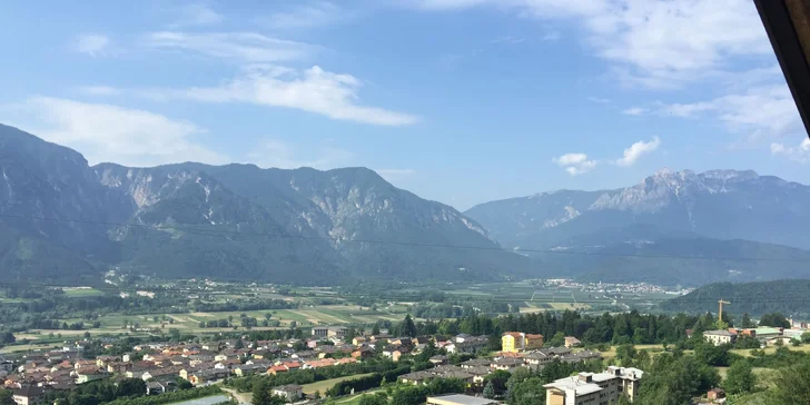 Italské termální lázně Levico: hotel s polopenzí a bazénem, degustace ve vinařství