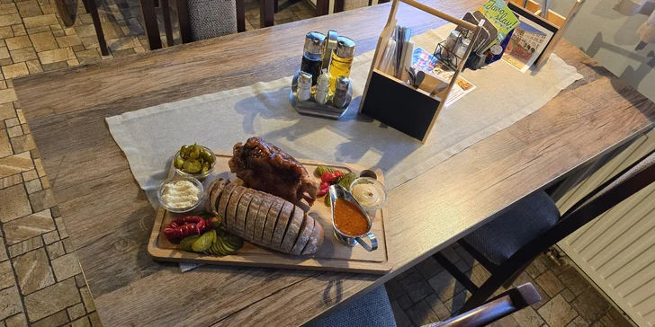 Vepřové koleno pečené 36 hod. i s pivem Radegast 12° pro 1 nebo 2 osoby