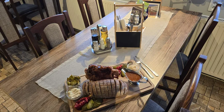 Vepřové koleno pečené 36 hod. i s pivem Radegast 12° pro 1 nebo 2 osoby