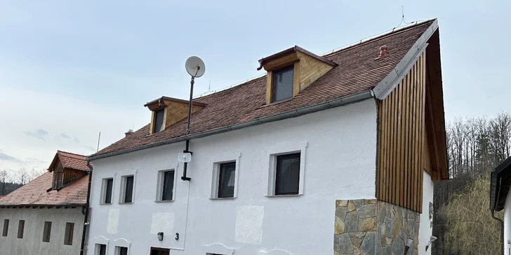 Penzion s půjčovnou raftů: apartmány až pro 7 osob, vč. kuchyně a zahrady s ohništěm, 9 km od Lipna