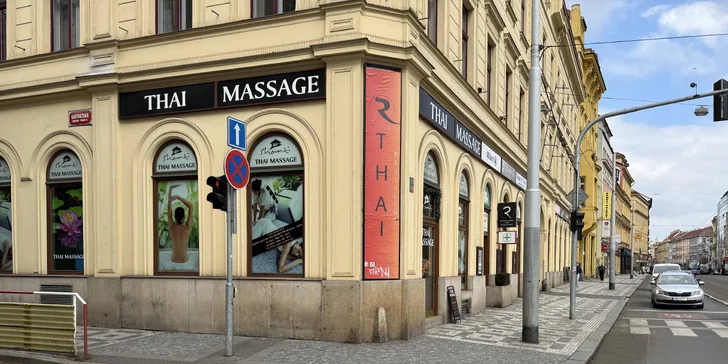 Párová aroma masáž v thajském salonu na Smíchově i balíček s následnou relaxací a občerstvením
