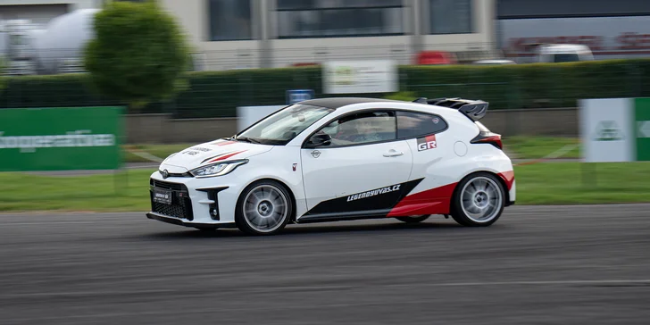 Jízda na okruhu jako řidič nebo spolujezdec v Toyotě GR Yaris
