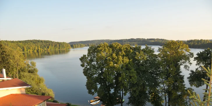 Dovolená u Mazruských jezer: 3* hotel přímo u promenády, strava, neomezeně sauny