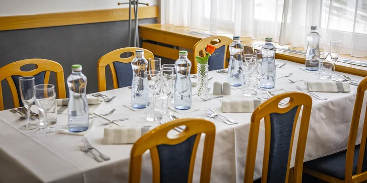 250–1 000 Kč do restaurace v novém hotelu v Olomouci s moderní kuchyní