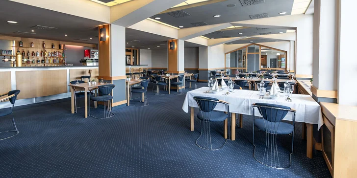 250–1 000 Kč do restaurace v novém hotelu v Olomouci s moderní kuchyní