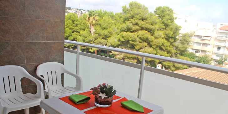 Apartmány na španělském pobřeží Costa Dorada: bazén a terasa, pláž 50 metrů