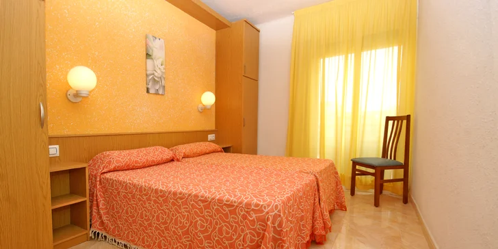 Apartmány na španělském pobřeží Costa Dorada: bazén a terasa, pláž 50 metrů