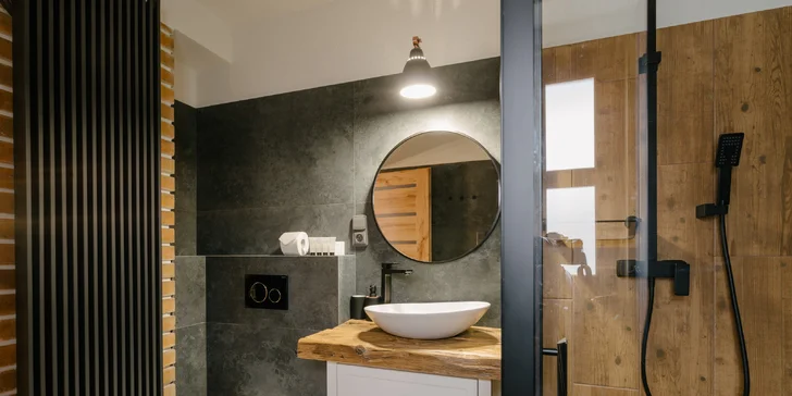 Zrekonstruovaná chalupa ve Frýdlantu nad Ostravicí: přímo u řeky, vlastní sauna, vířivka a zahrada, 9 km od Lysé hory