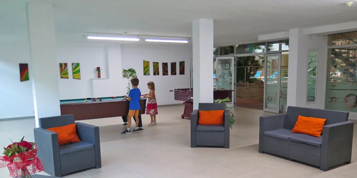Apartmány na španělském pobřeží Costa Dorada: bazén a terasa, pláž 50 metrů