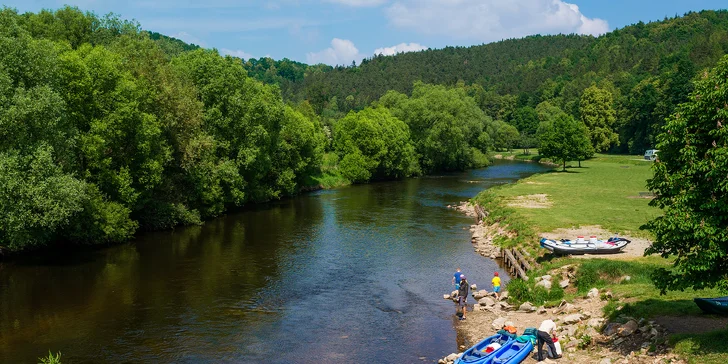 Penzion s půjčovnou raftů: apartmány až pro 7 osob, vč. kuchyně a zahrady s ohništěm, 9 km od Lipna