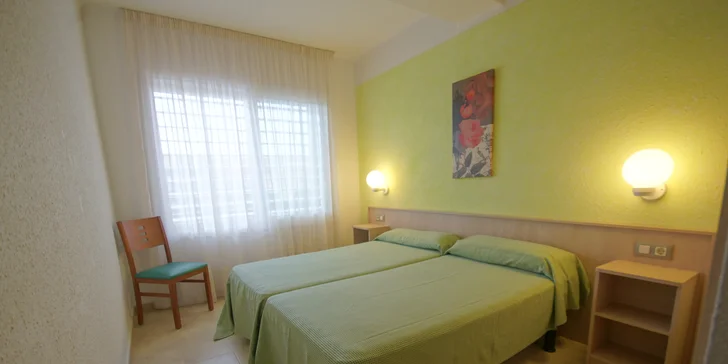 Apartmány na španělském pobřeží Costa Dorada: bazén a terasa, pláž 50 metrů